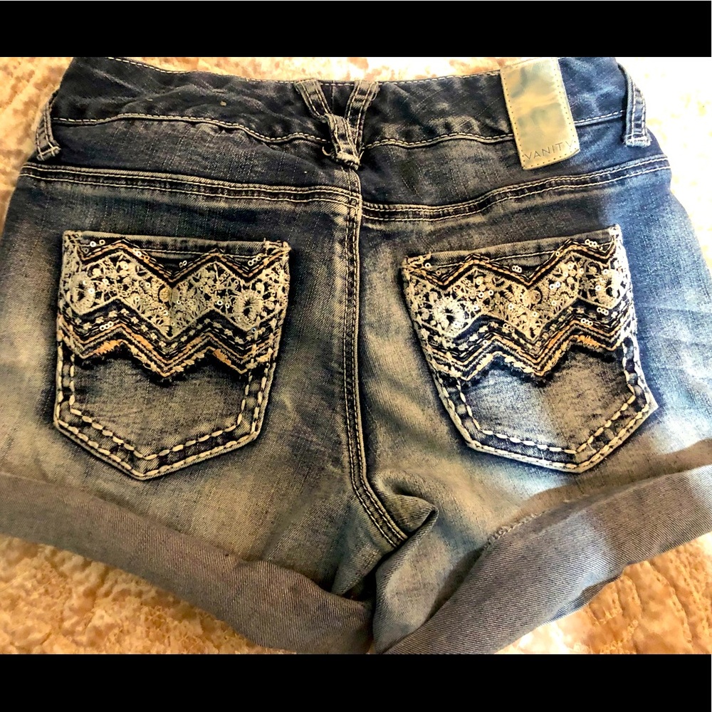 Women’s sz26 cut off Vanity jean shorts